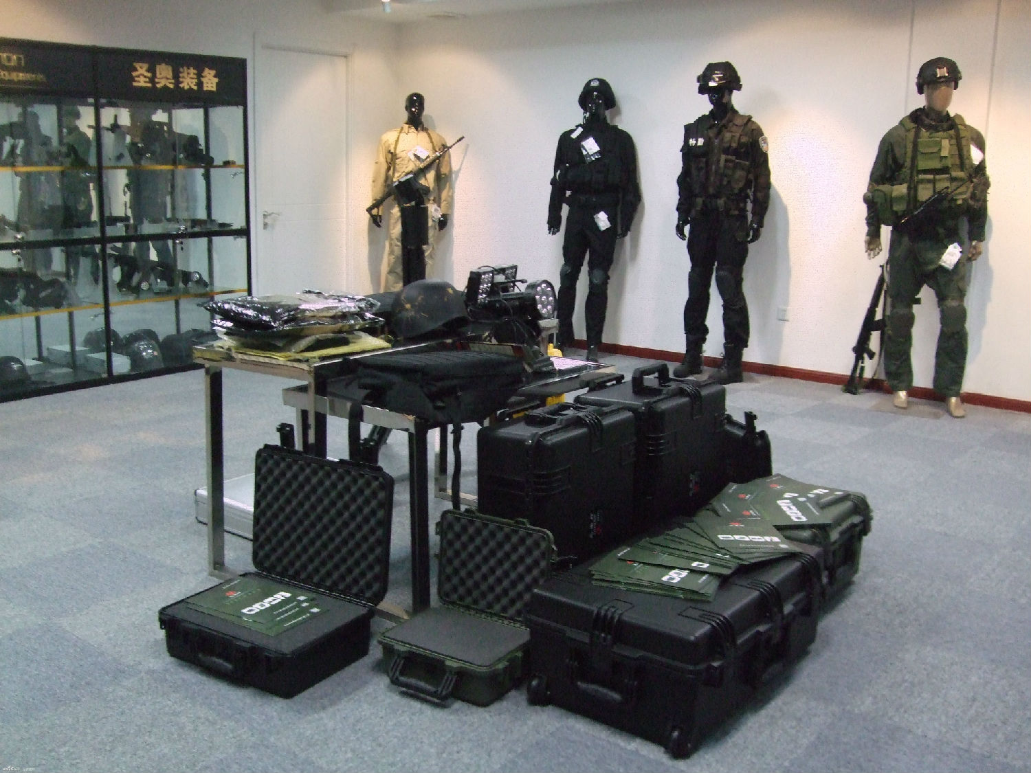 三軍行安全箱防護(hù)箱